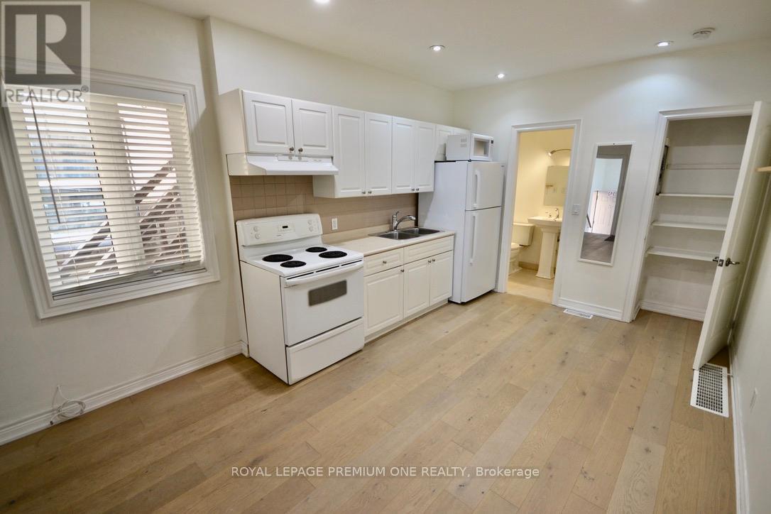 B & C - 312 Rustic Road, Toronto, Ontario  M6L 1W5 - Photo 6 - W13216456