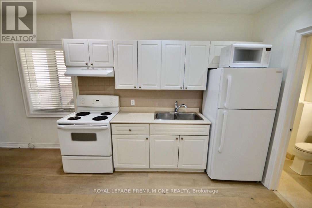 B & C - 312 Rustic Road, Toronto, Ontario  M6L 1W5 - Photo 7 - W13216456