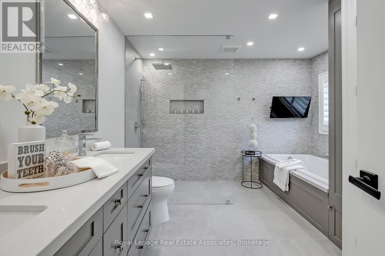 5936 Bell Harbour Drive, Mississauga, Ontario  L5M 5K7 - Photo 29 - W13216486