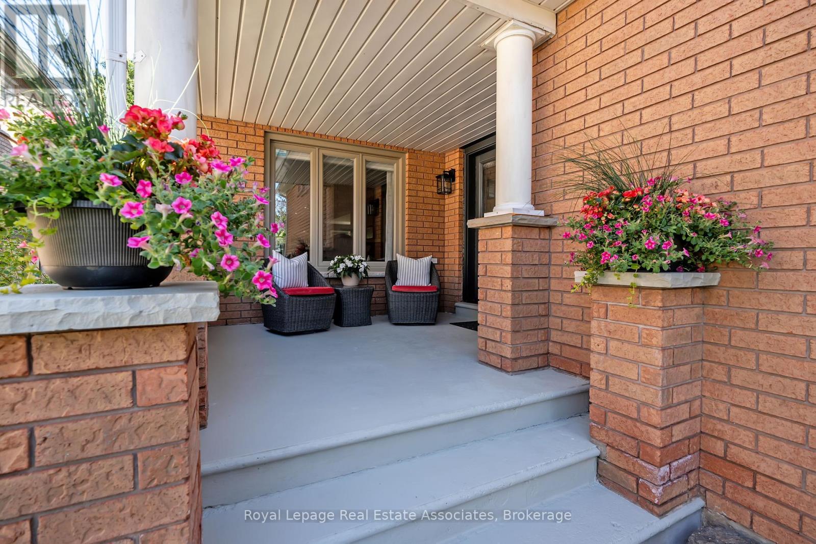 5936 Bell Harbour Drive, Mississauga, Ontario  L5M 5K7 - Photo 4 - W13216486