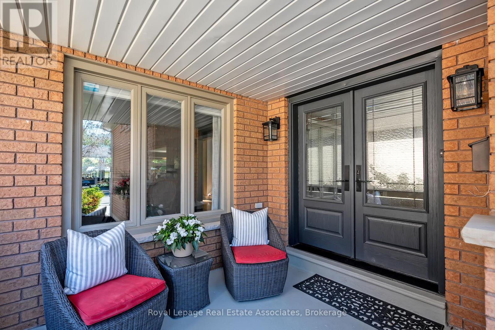 5936 Bell Harbour Drive, Mississauga, Ontario  L5M 5K7 - Photo 5 - W13216486