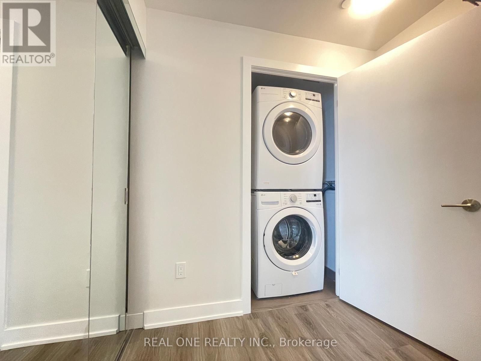 2208 - 430 Square One Drive, Mississauga, Ontario  L5B 0L6 - Photo 8 - W13216578