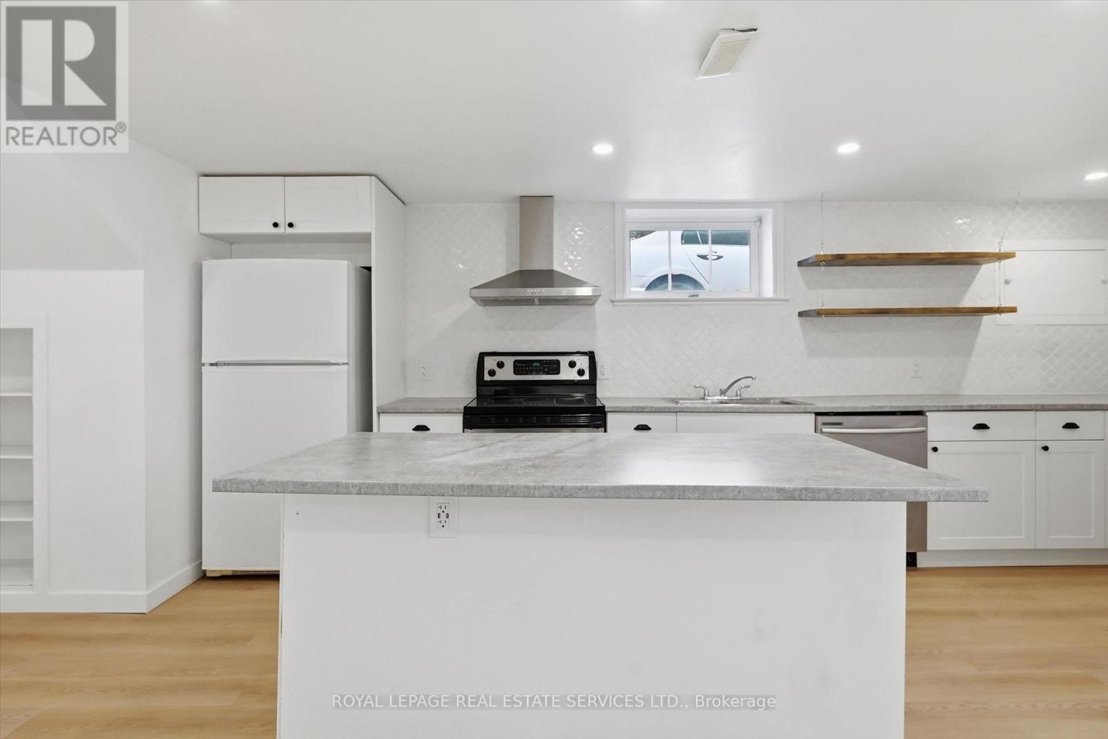 Lower - 6 Greening Court, Hamilton, Ontario  L9H 1G9 - Photo 12 - X13216586