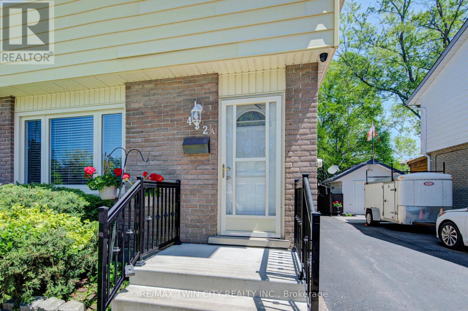 A - 432 Lee Avenue, Waterloo, Ontario  N2K 2L7 - Photo 3 - X13216608