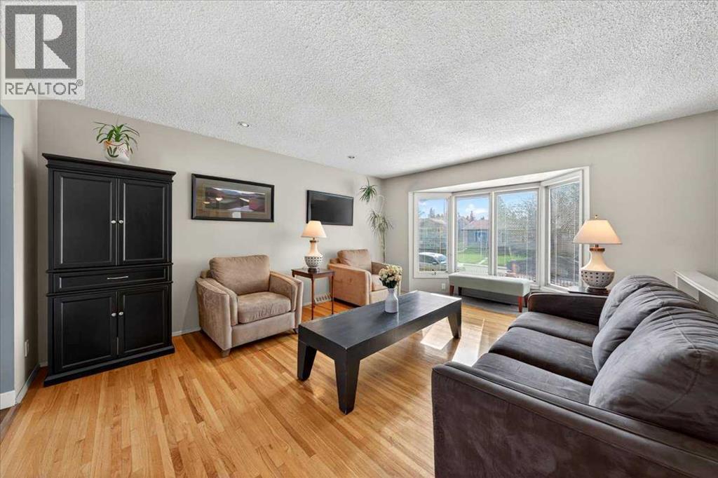 332 Whitney Crescent Se, Calgary, Alberta  T2J 1E9 - Photo 9 - A2308858