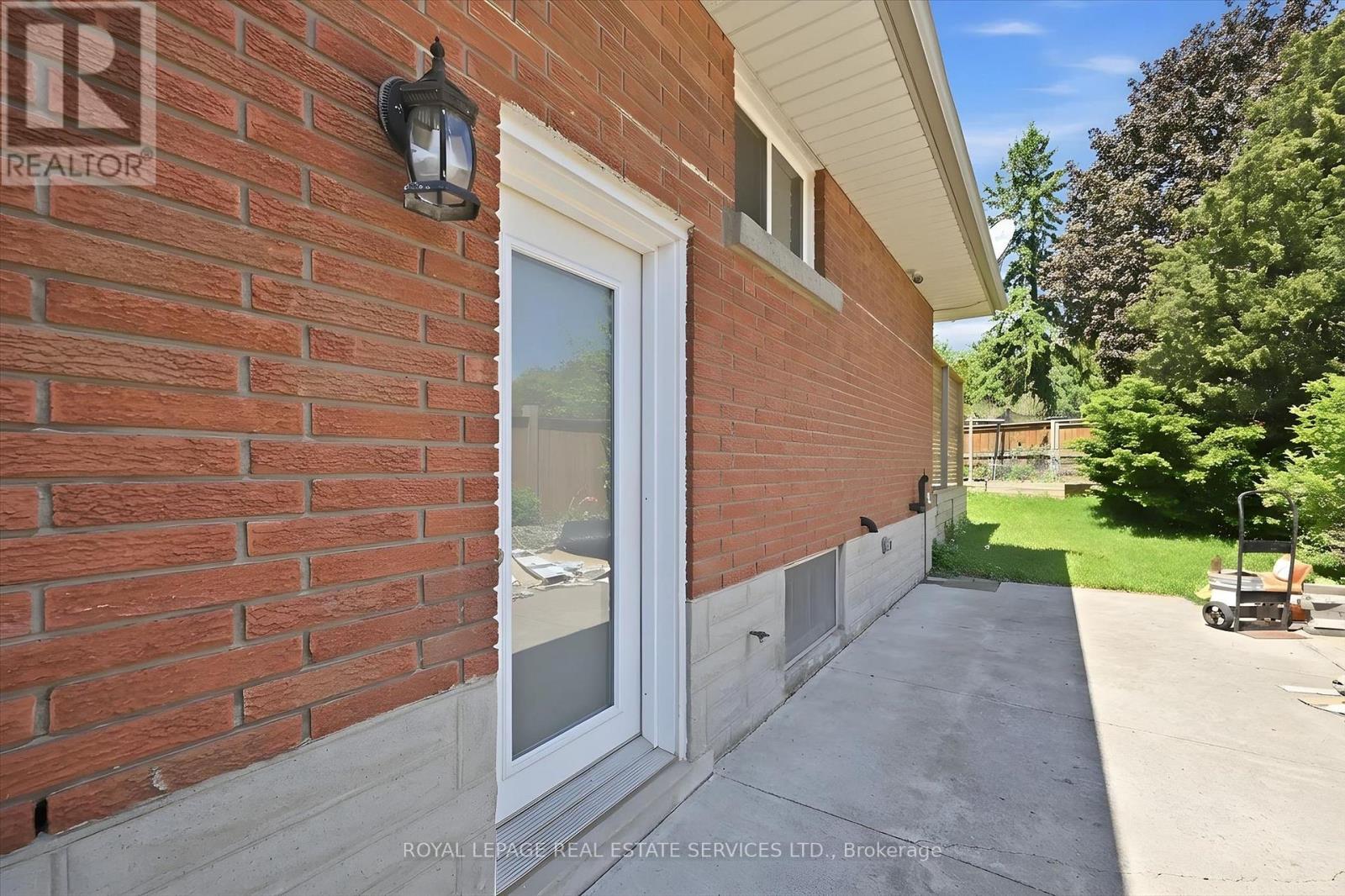 Lower - 6 Greening Court, Hamilton, Ontario  L9H 1G9 - Photo 2 - X13216586