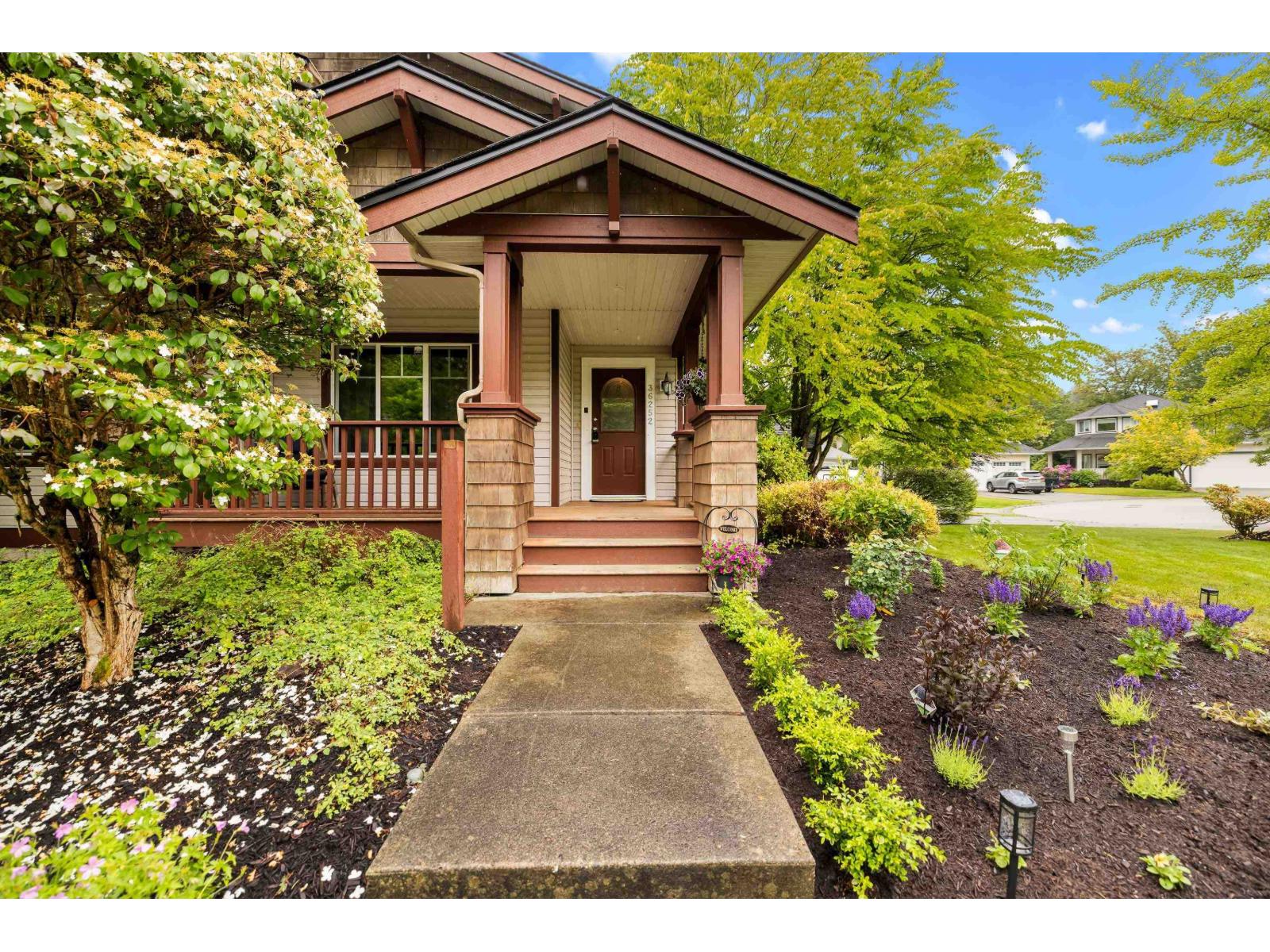 36252 Atwood Crescent, Abbotsford, British Columbia  V3G 2Y8 - Photo 3 - R3129321