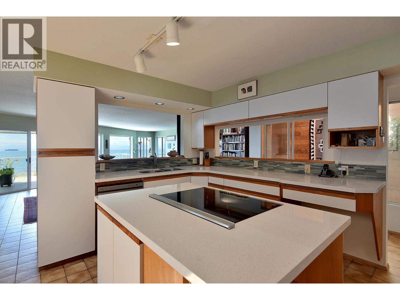 2755-2757 Lower Road, Roberts Creek, British Columbia  V0N 2W4 - Photo 8 - R3129803