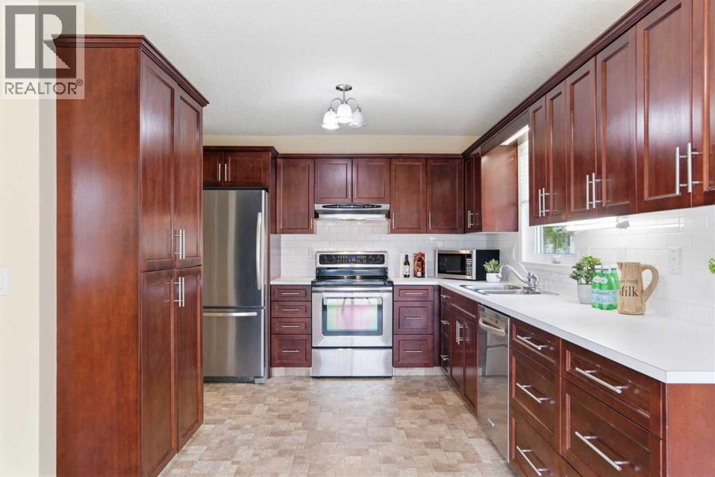34 Vandoos Gardens Nw, Calgary, Alberta  T3A 4W4 - Photo 11 - A2310190