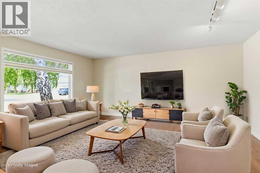 34 Vandoos Gardens Nw, Calgary, Alberta  T3A 4W4 - Photo 4 - A2310190