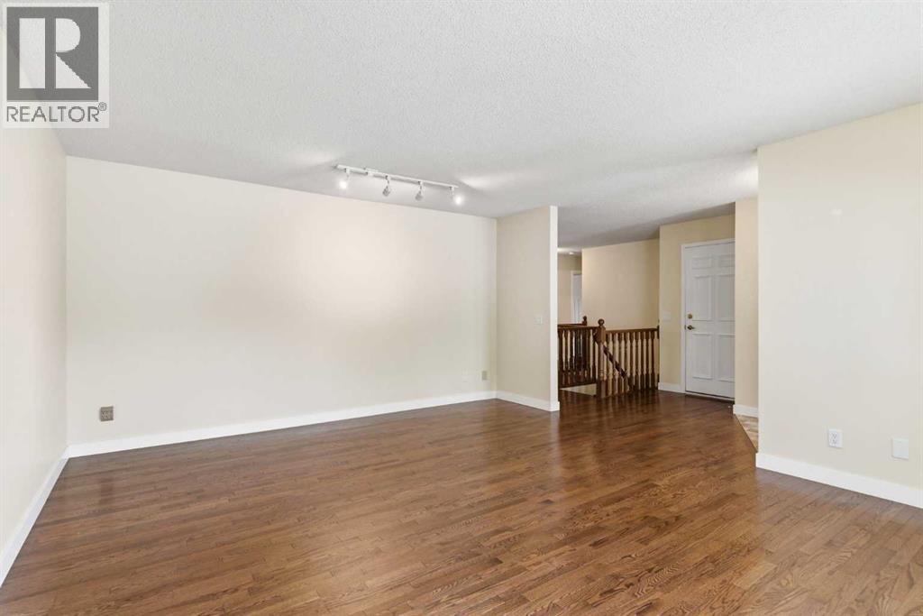 34 Vandoos Gardens Nw, Calgary, Alberta  T3A 4W4 - Photo 7 - A2310190