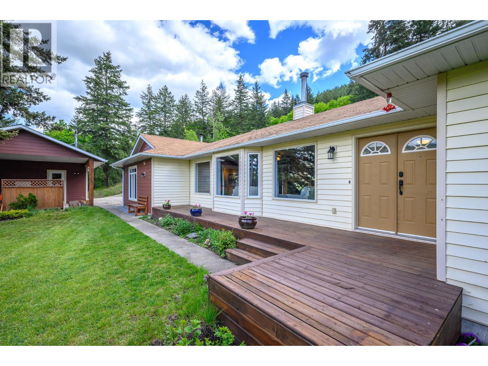 6960 Brewer Road, Coldstream, British Columbia  V1B 3H2 - Photo 3 - 10388136