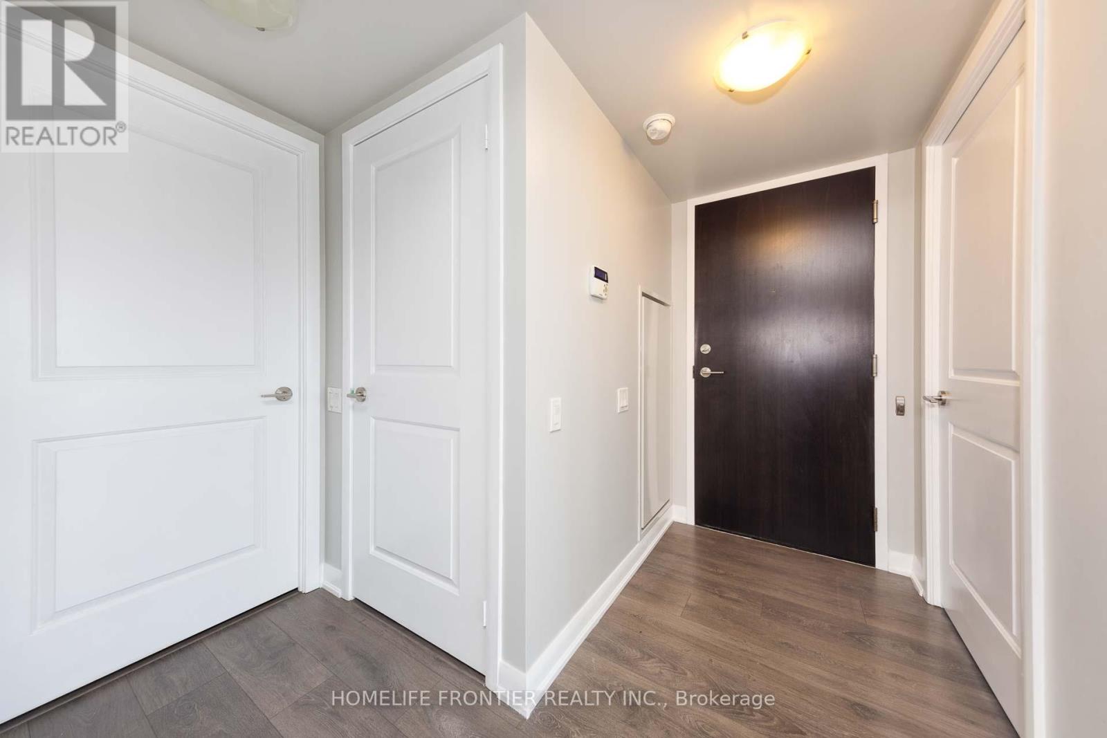 <div class="slider-price">$839,000</div><p>2005 - 5162 Yonge Street W, Toronto, Ontario</p>