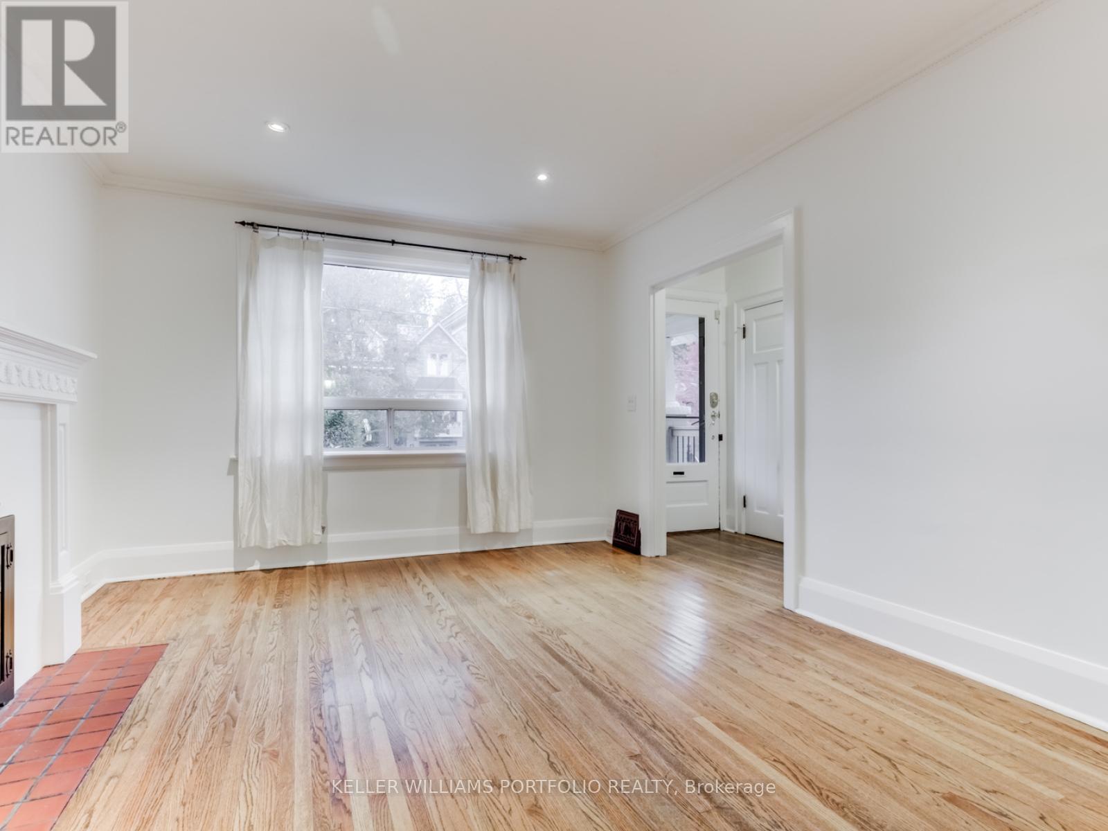 213 Erskine Avenue, Toronto, Ontario  M4P 1Z5 - Photo 4 - C13216696