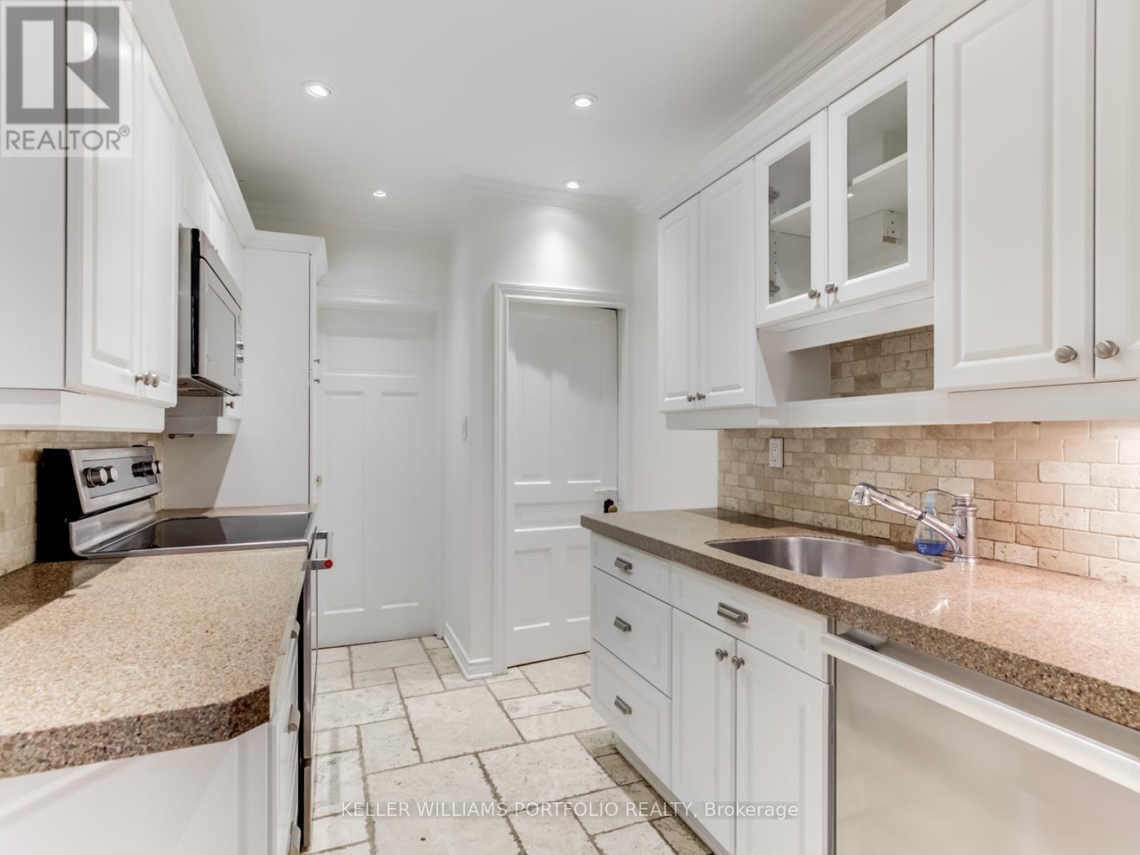 213 Erskine Avenue, Toronto, Ontario  M4P 1Z5 - Photo 9 - C13216696