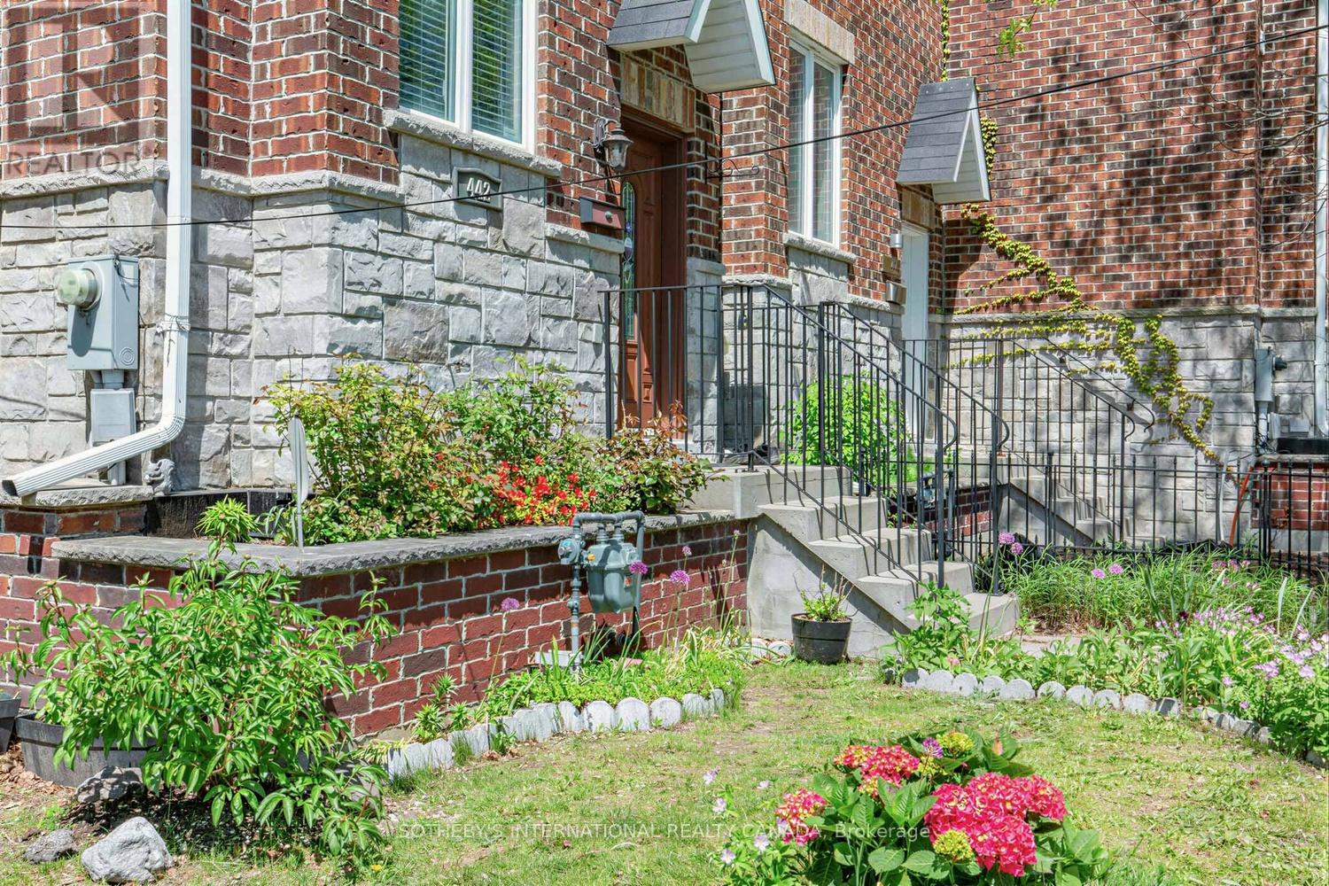 442 Dawes Road, Toronto, Ontario  M4B 2E9 - Photo 3 - E13216688
