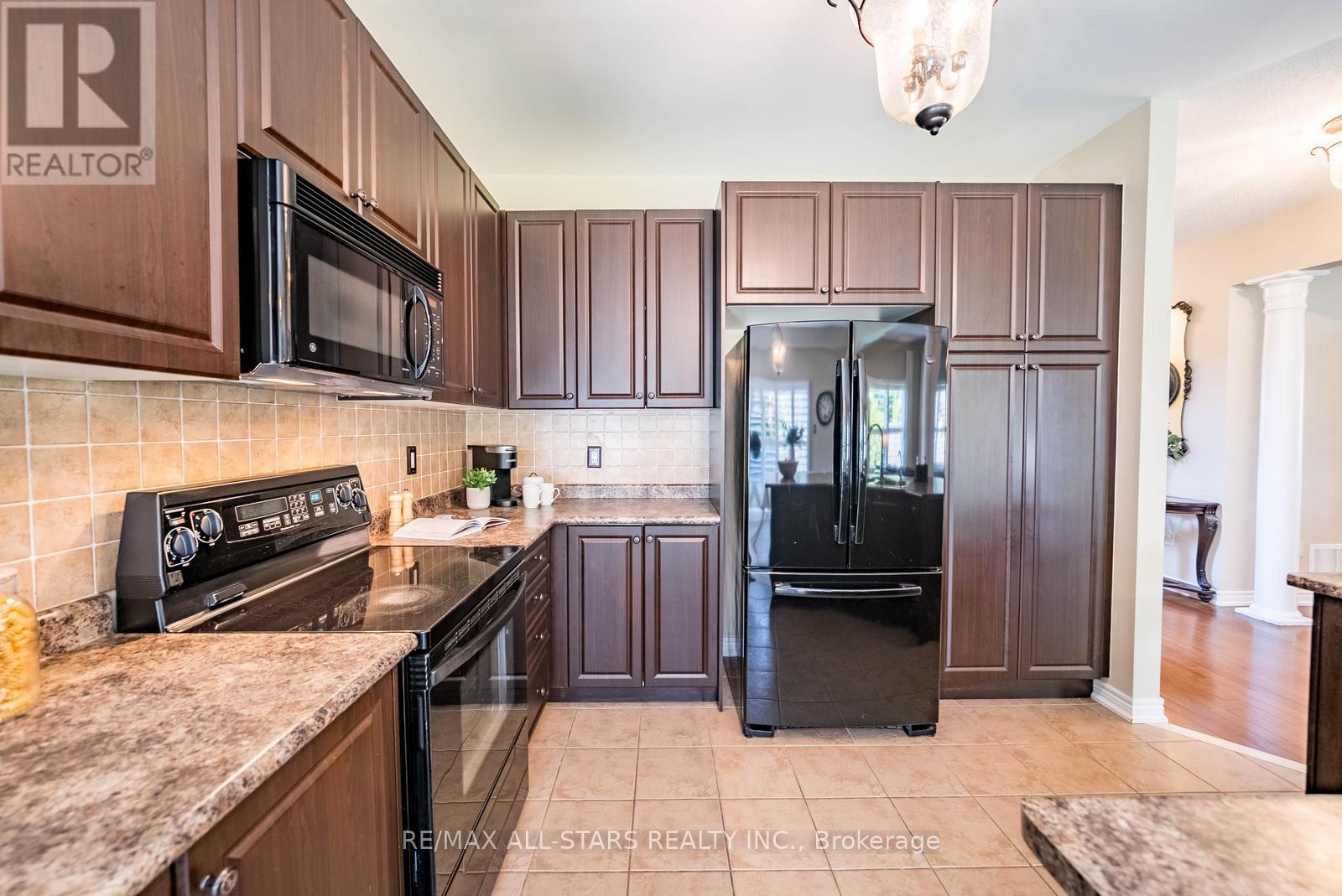 113 Bayberry Street, Whitchurch-Stouffville, Ontario  L4A 0E4 - Photo 11 - N13216678