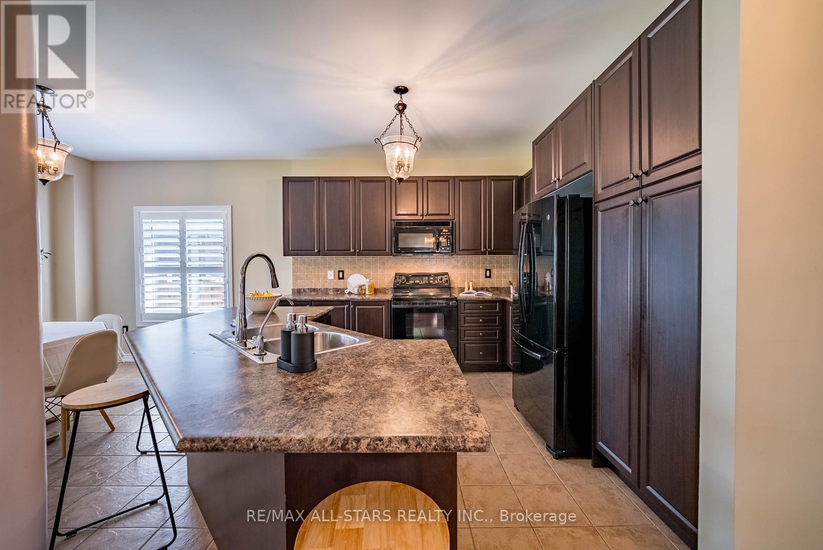 113 Bayberry Street, Whitchurch-Stouffville, Ontario  L4A 0E4 - Photo 9 - N13216678