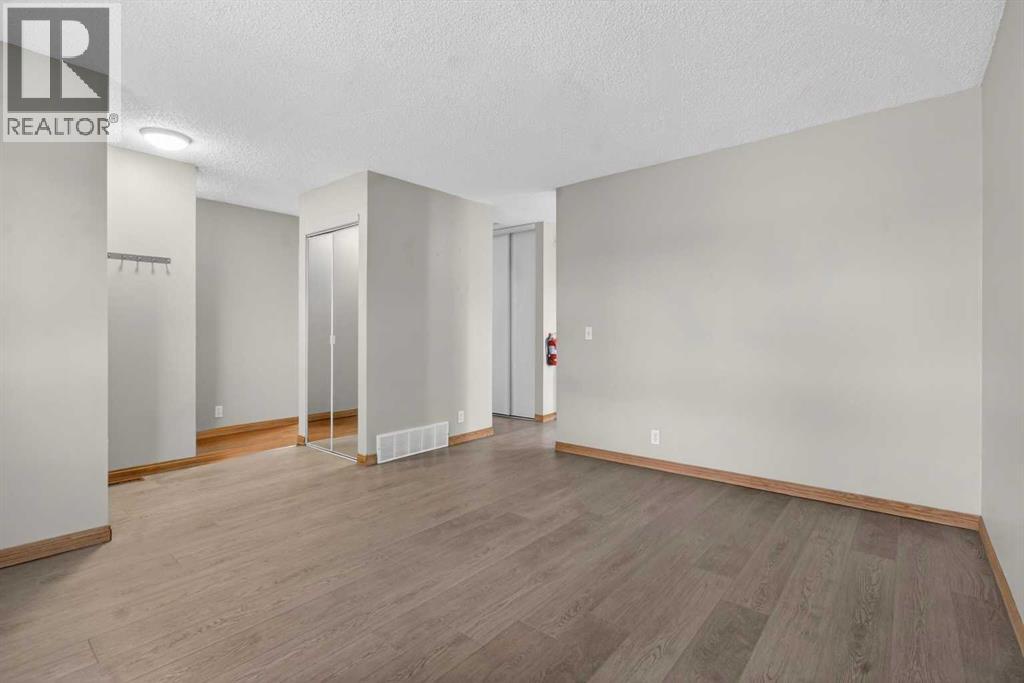 27 Bedford Road NE, Calgary, Alberta  T3K 2K7 - Photo 4 - A2296242