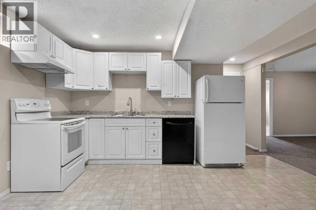 27 Bedford Road NE, Calgary, Alberta  T3K 2K7 - Photo 23 - A2296242