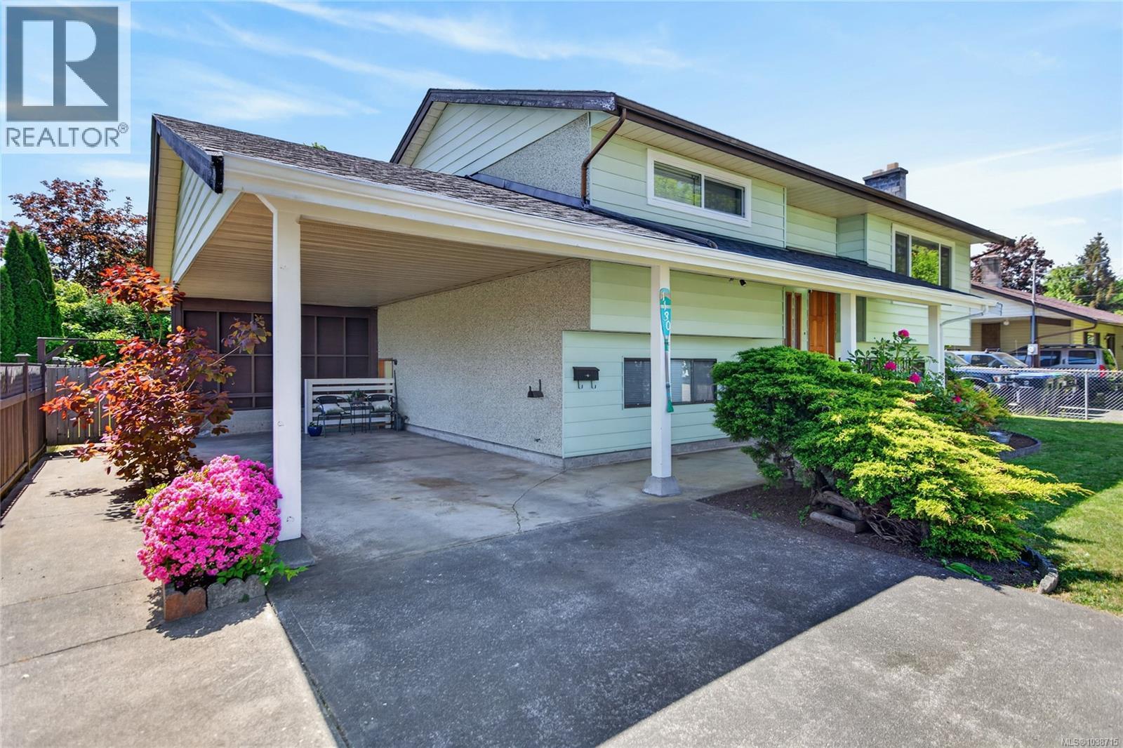1130 26th St, Courtenay, British Columbia  V9N 7N4 - Photo 2 - 1038715