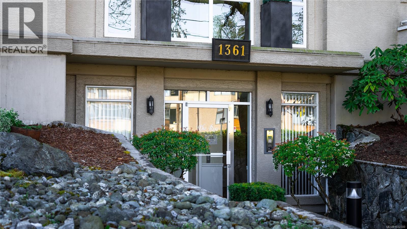 204 1361 Hillside Ave, Victoria, British Columbia  V8T 2B3 - Photo 2 - 1032300
