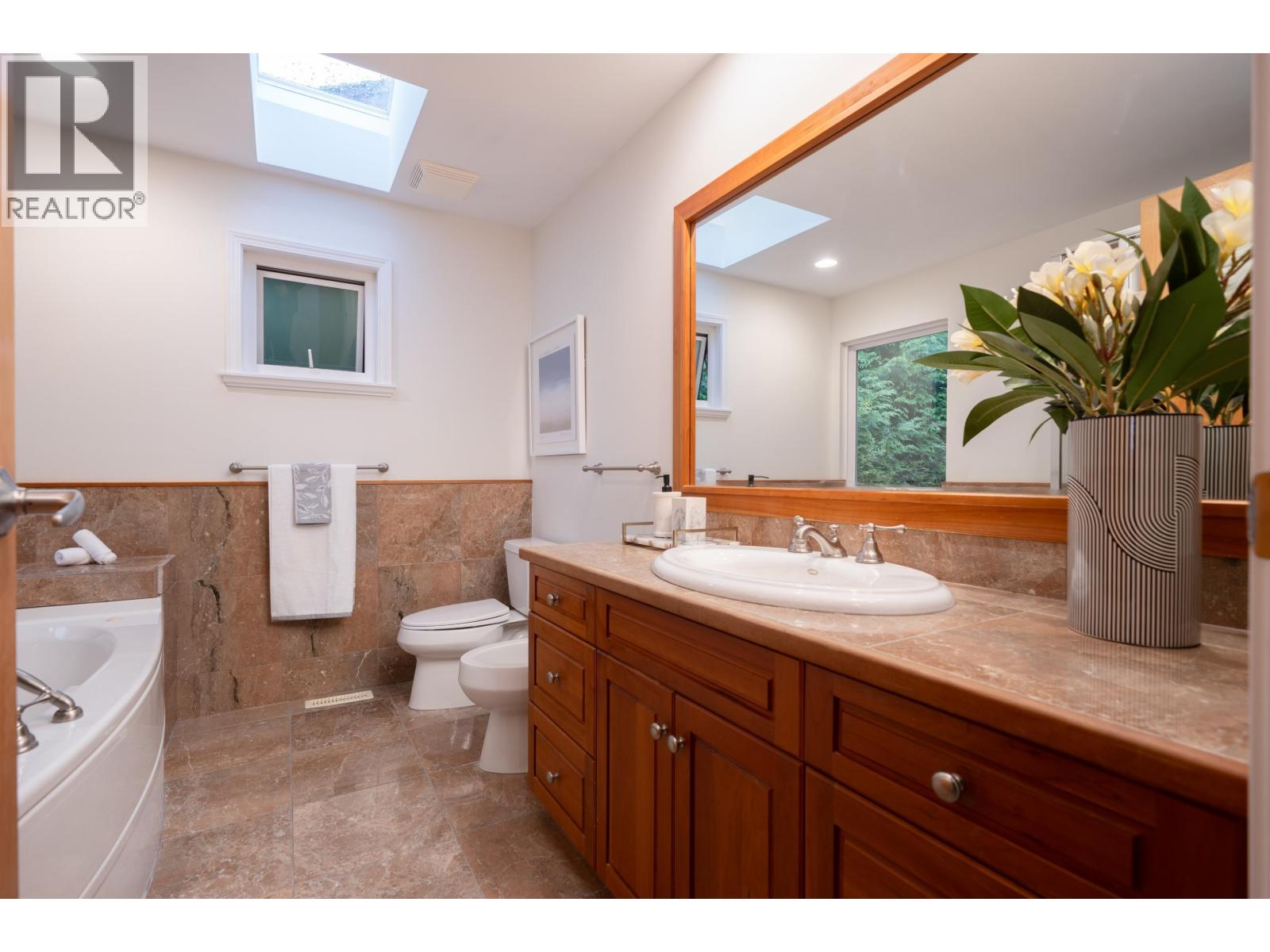 4080 St. Pauls Avenue, North Vancouver, British Columbia  V7N 1T5 - Photo 9 - R3129785