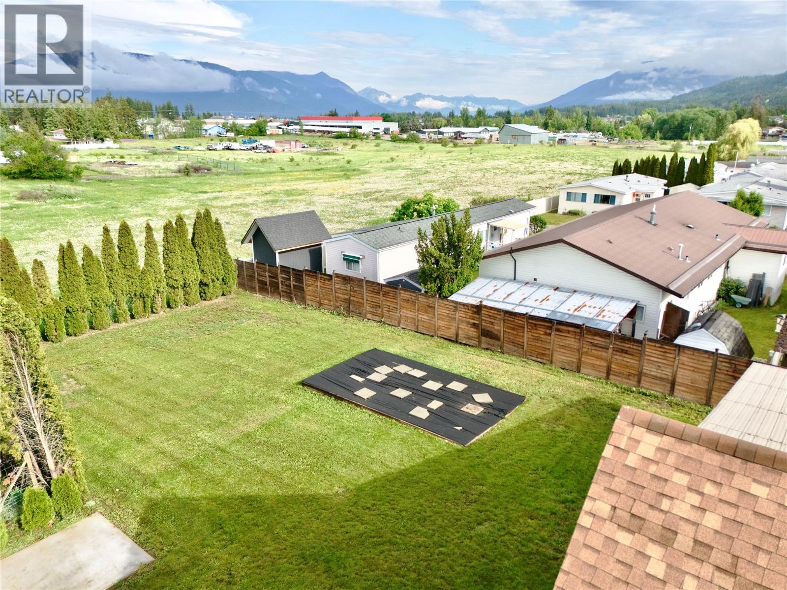 710 Devon Street, Creston, British Columbia  V0B 1G6 - Photo 6 - 10388316