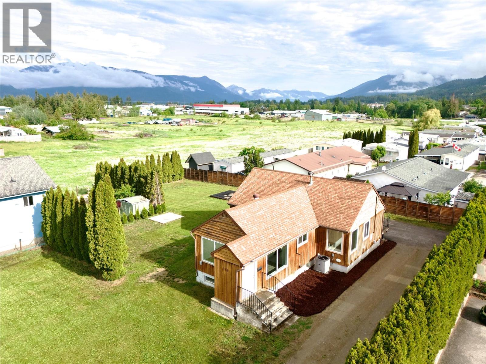 710 Devon Street, Creston, British Columbia  V0B 1G6 - Photo 9 - 10388316