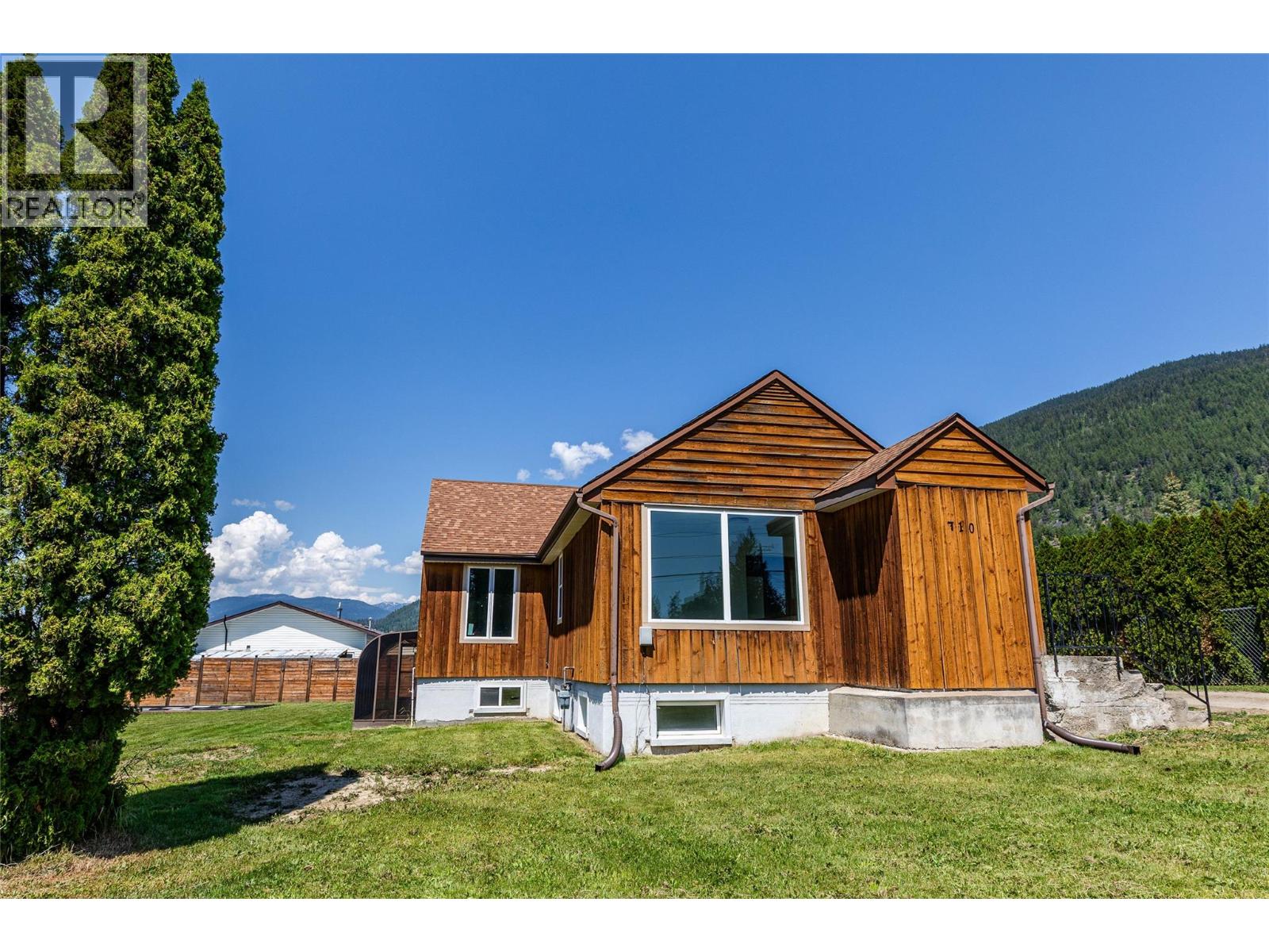 710 Devon Street, Creston, British Columbia  V0B 1G6 - Photo 2 - 10388316