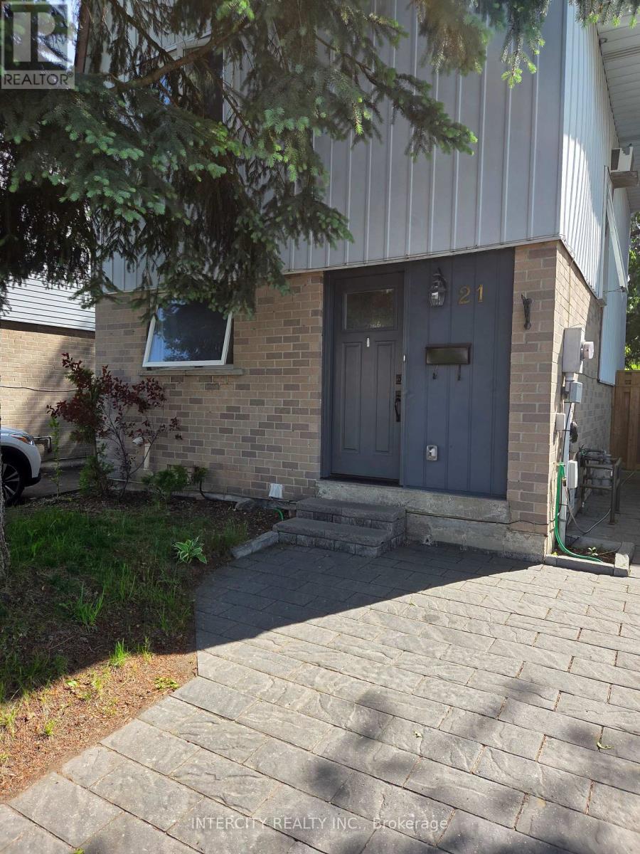 21 Highview Trail, Brampton, Ontario  L6S 1P5 - Photo 1 - W13216618