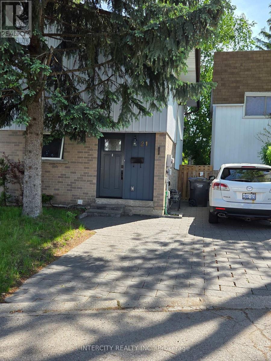 21 Highview Trail, Brampton, Ontario  L6S 1P5 - Photo 2 - W13216618