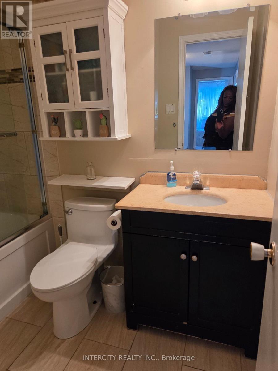 21 Highview Trail, Brampton, Ontario  L6S 1P5 - Photo 23 - W13216618