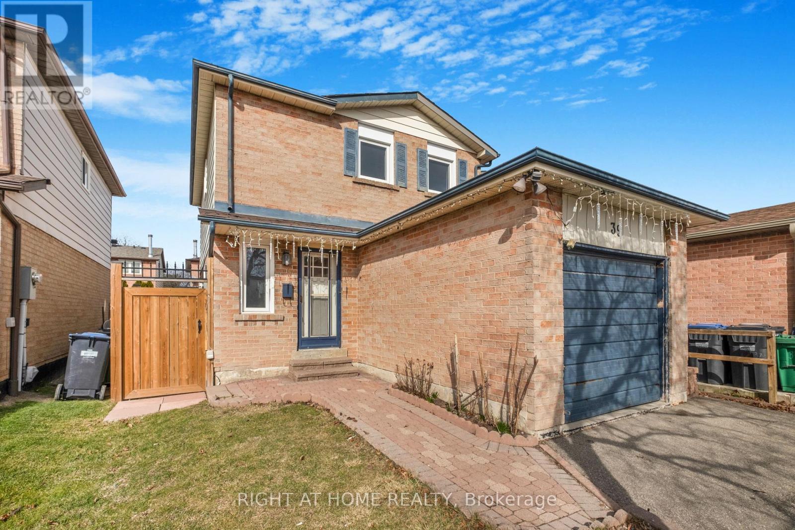39 Martindale Crescent, Brampton, Ontario  L6X 2V7 - Photo 2 - W13216640
