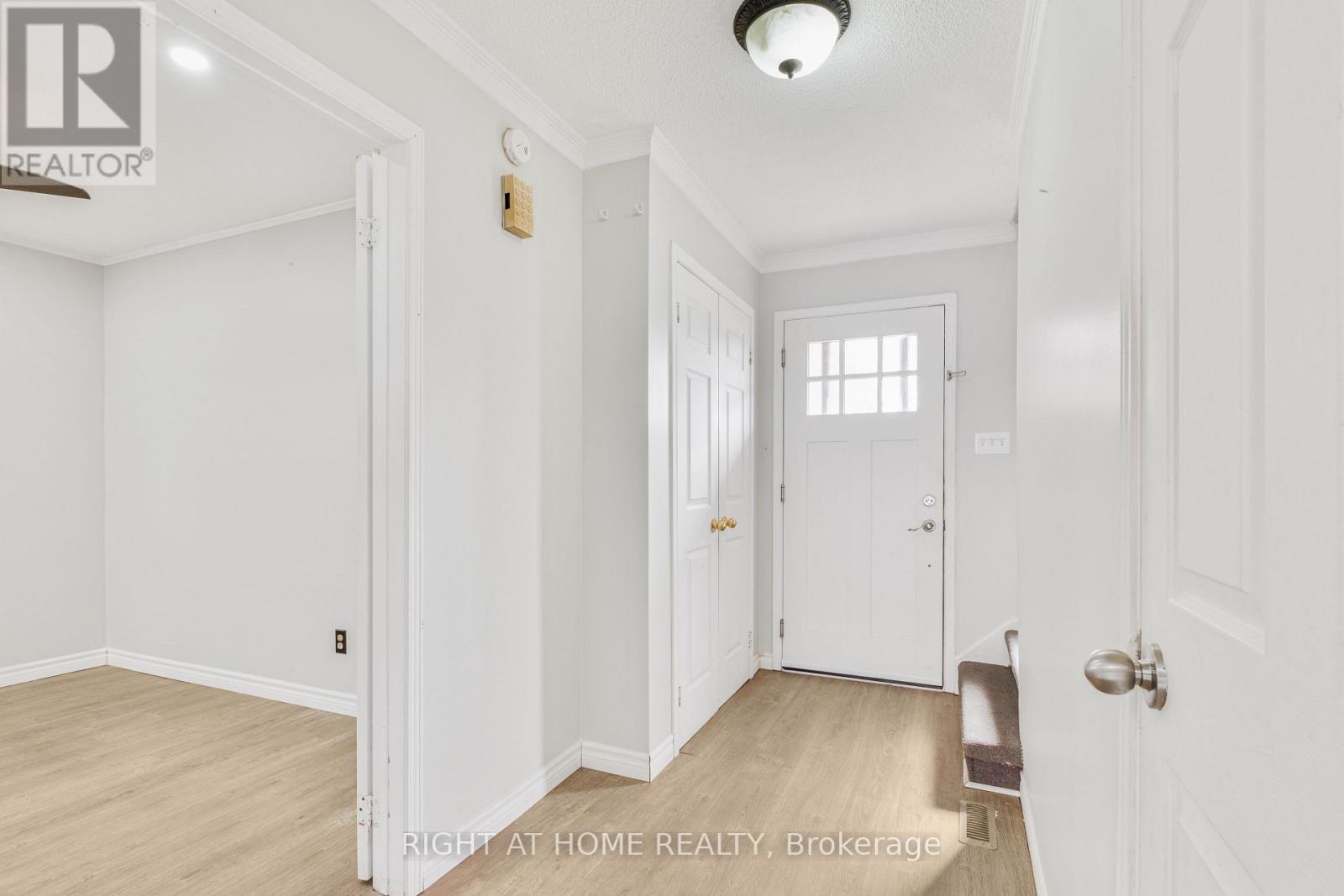 39 Martindale Crescent, Brampton, Ontario  L6X 2V7 - Photo 3 - W13216640