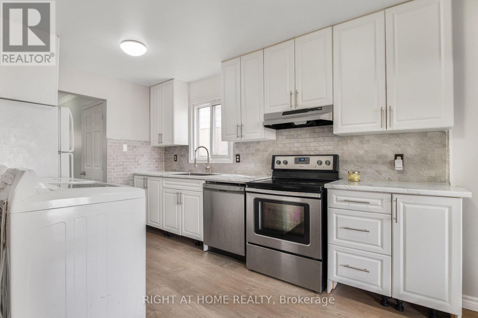 39 Martindale Crescent, Brampton, Ontario  L6X 2V7 - Photo 6 - W13216640