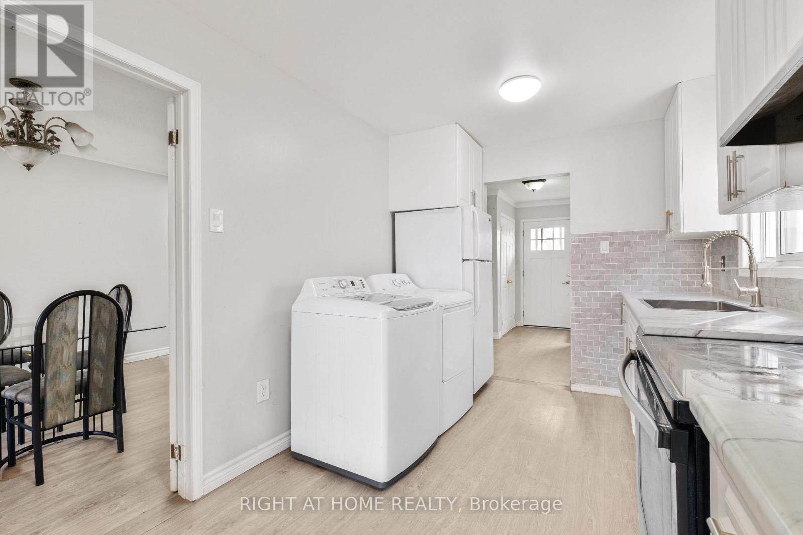 39 Martindale Crescent, Brampton, Ontario  L6X 2V7 - Photo 7 - W13216640