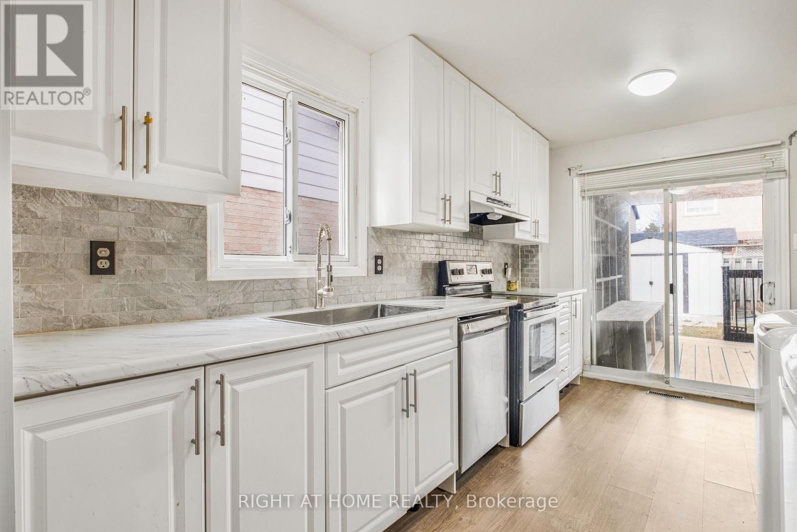 39 Martindale Crescent, Brampton, Ontario  L6X 2V7 - Photo 8 - W13216640
