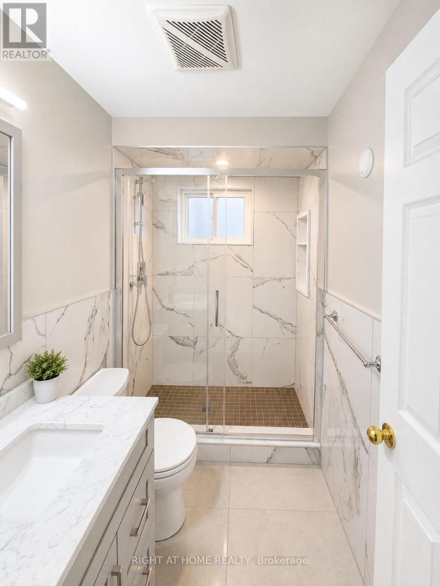 39 Martindale Crescent, Brampton, Ontario  L6X 2V7 - Photo 9 - W13216640