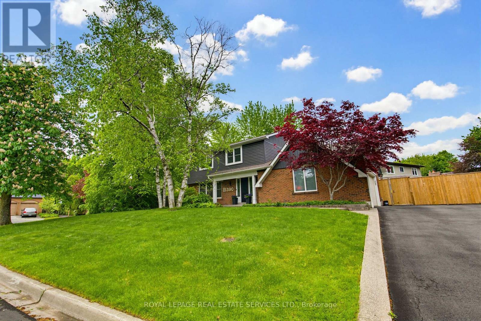1390 Peerless Court, Oakville, Ontario  L6H 3A4 - Photo 2 - W13216650