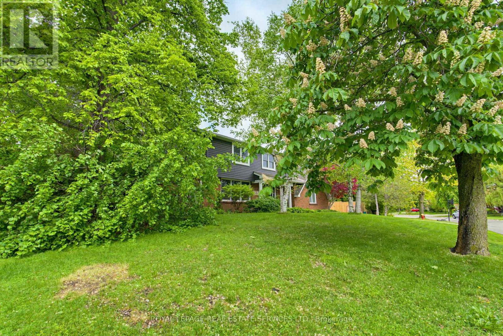 1390 Peerless Court, Oakville, Ontario  L6H 3A4 - Photo 4 - W13216650
