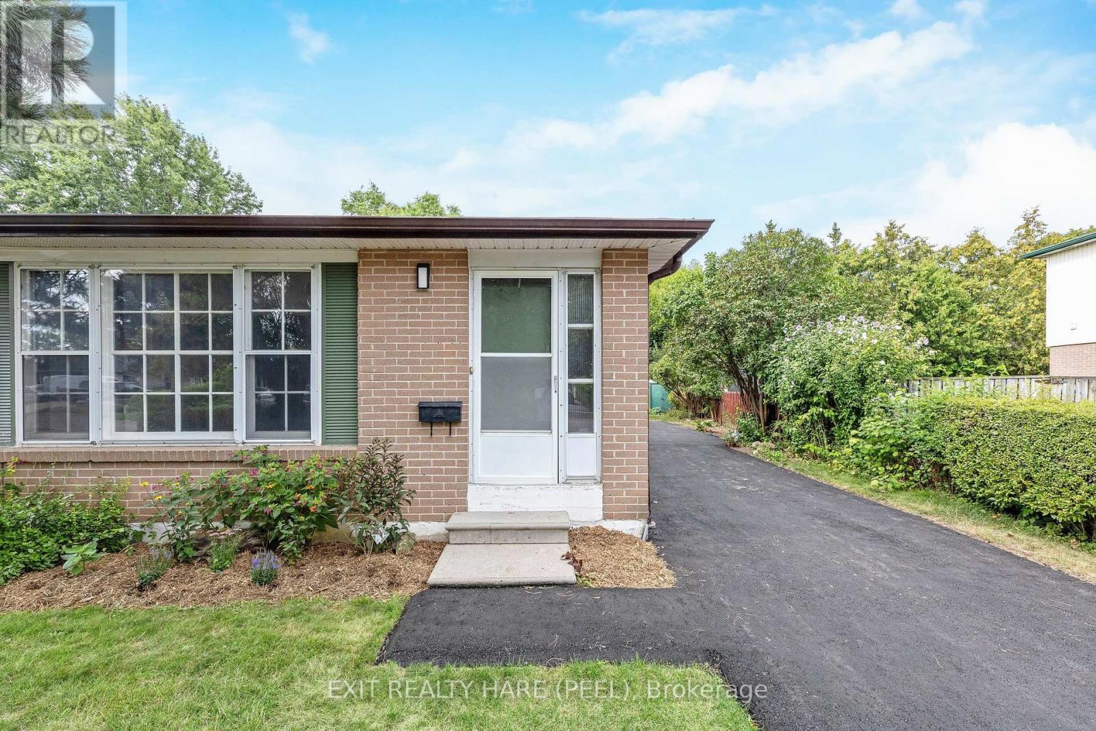 5 Garside Crescent, Brampton, Ontario  L6S 1H5 - Photo 4 - W13216666