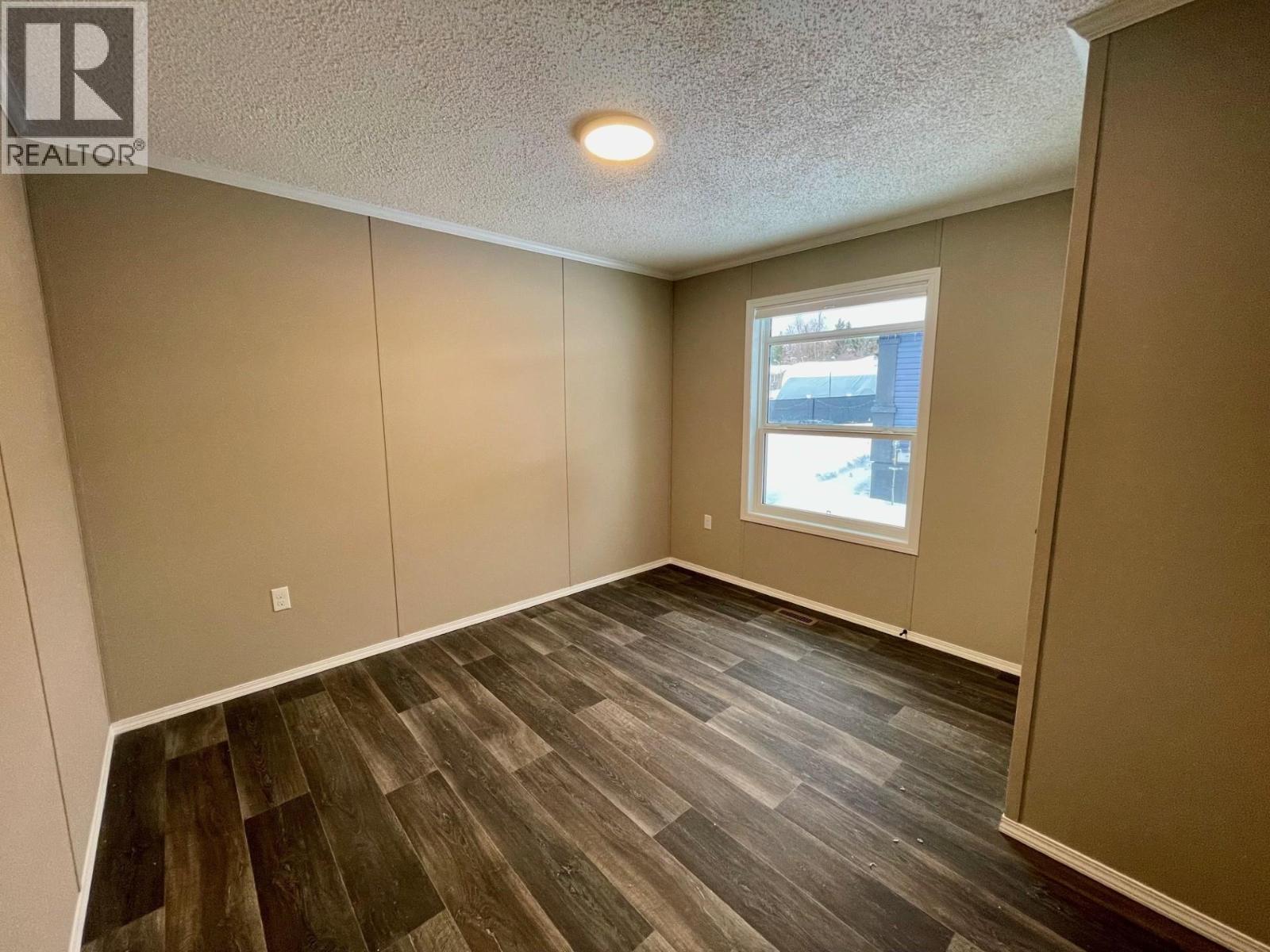 22 Cherokee Drive, Elkford, British Columbia  V0B 1H0 - Photo 20 - 10372142