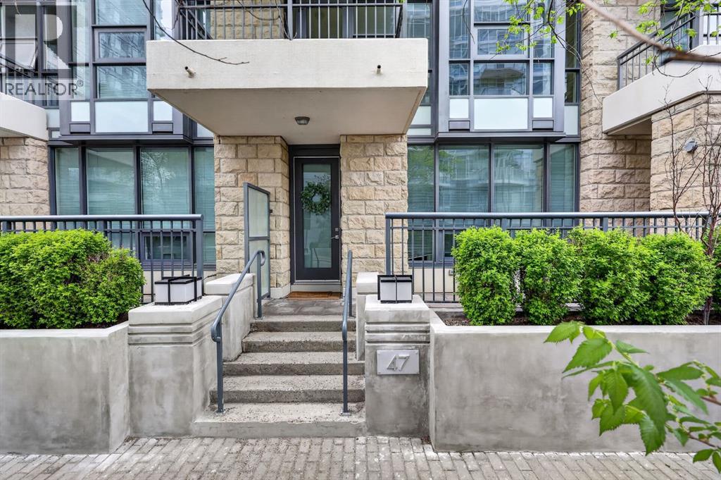 47 Waterfront Mews SW, Calgary, Alberta  T2P 0W3 - Photo 1 - A2315867