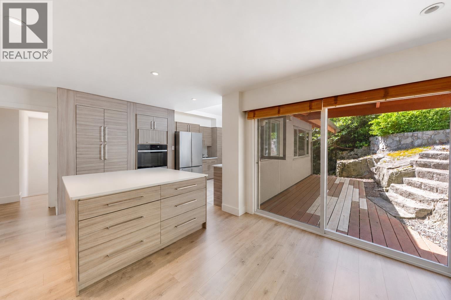 3907 Bayridge Place, West Vancouver, British Columbia  V7V 3K2 - Photo 8 - R3128024