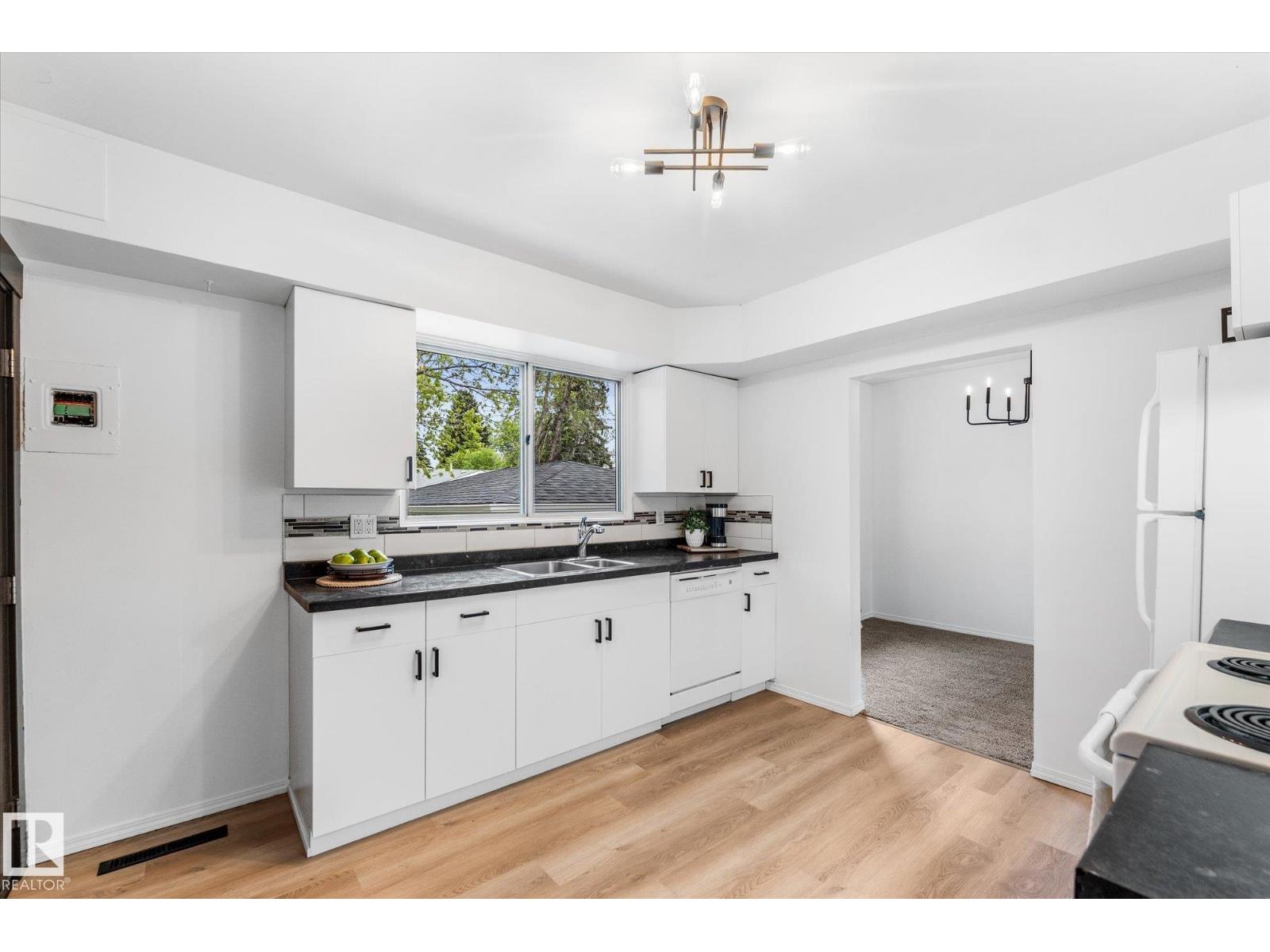 8911 149 St NW, Edmonton, Alberta  T5R 1B7 - Photo 12 - E4490844