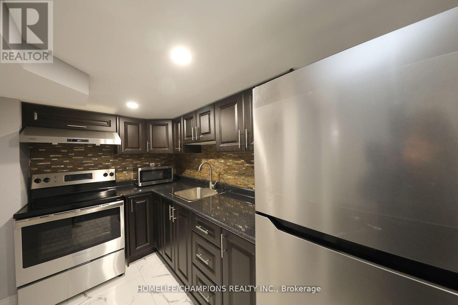 5 Bellotti Crescent, Ajax, Ontario  L1Z 0M2 - Photo 3 - E13216800