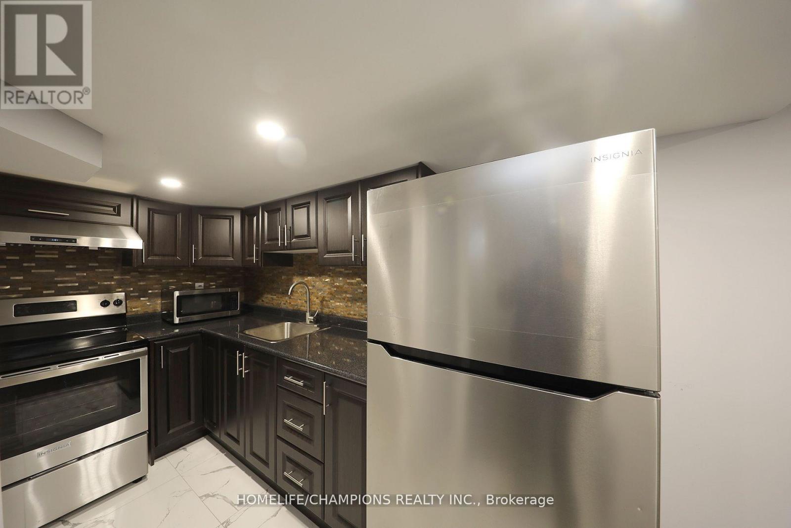 5 Bellotti Crescent, Ajax, Ontario  L1Z 0M2 - Photo 4 - E13216800