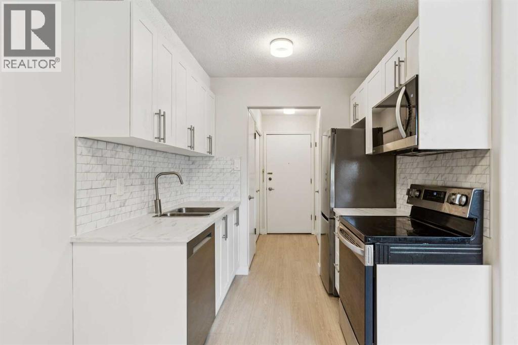 17, 3519 49 Street NW, Calgary, Alberta  T3A 2E1 - Photo 3 - A2314631