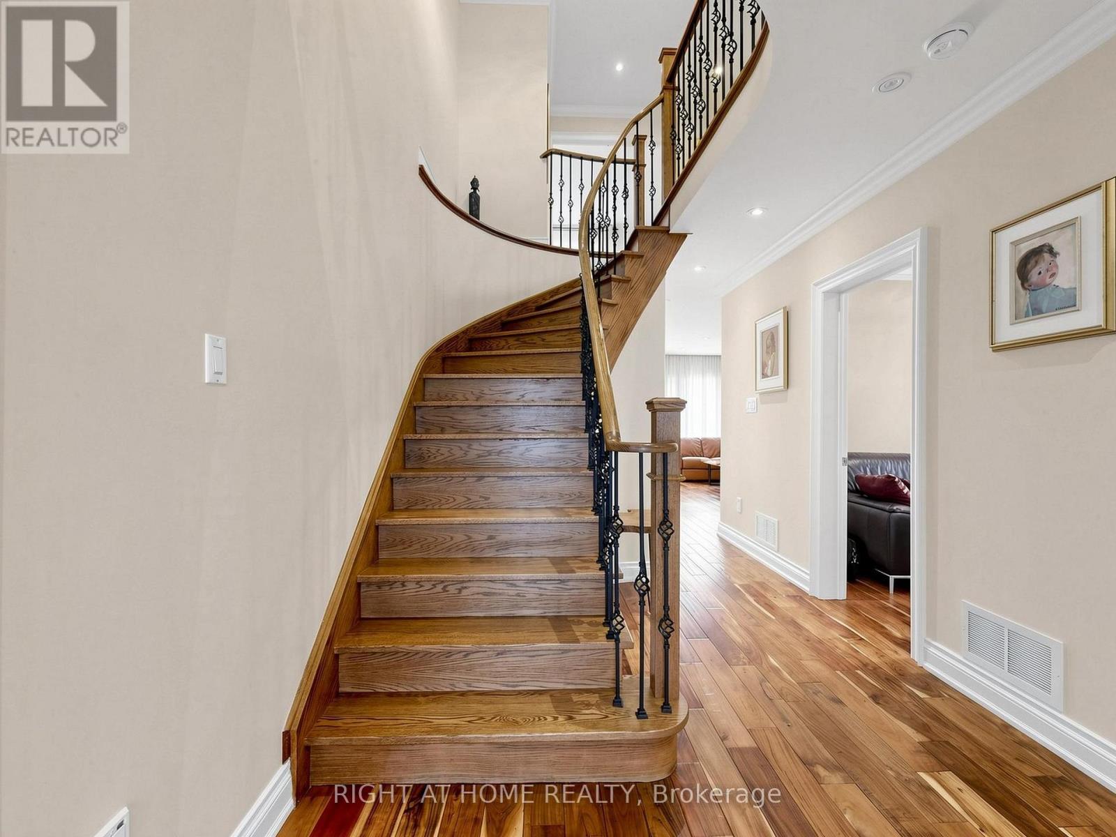 27 Crimson Court, Richmond Hill, Ontario  L4C 0J5 - Photo 13 - N13216736